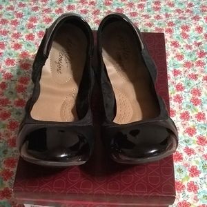 EUC {dexflex comfort} Claire Flats